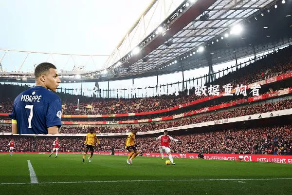 VAR：足球场上的「数据重构者」